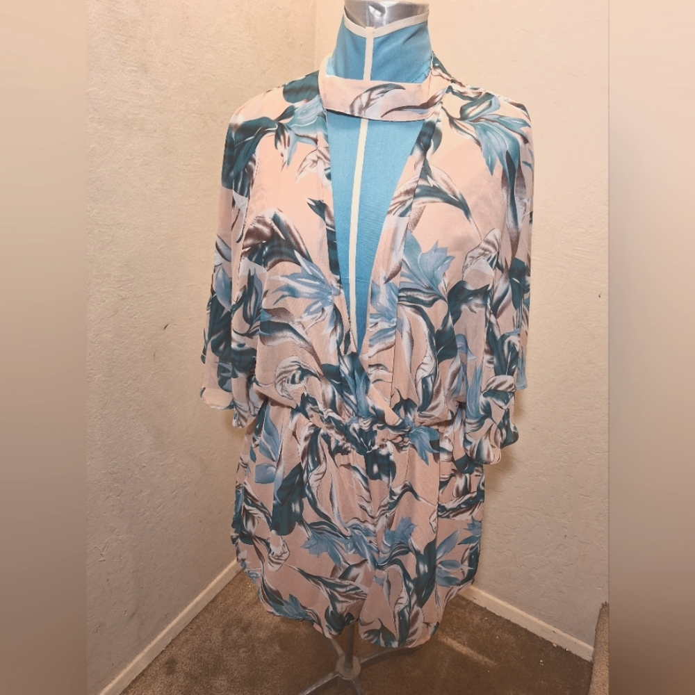 the room Sleeve Romper